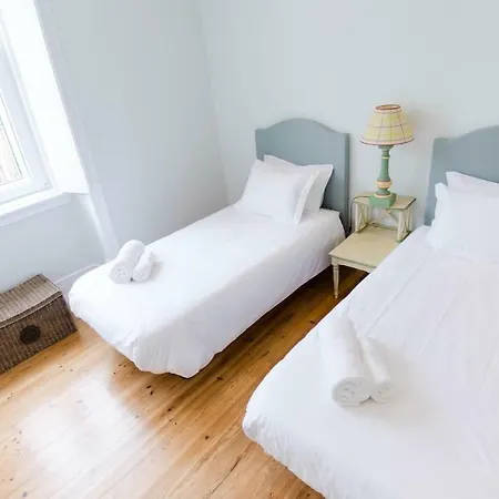 Charming Light-filled Spacious דירה *