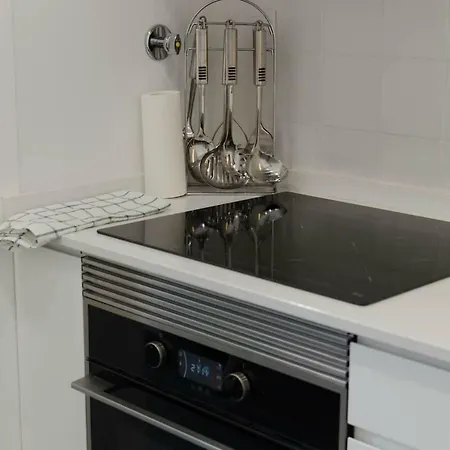 דירה Charming Light-filled Spacious *
