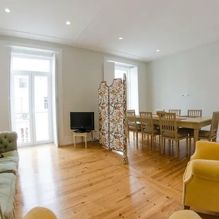 Charming Light-filled Spacious דירה