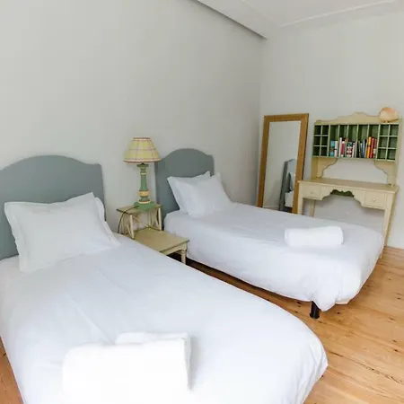 Charming Light-filled Spacious דירה ליסבון