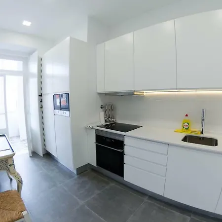 Charming Light-filled Spacious ליסבון