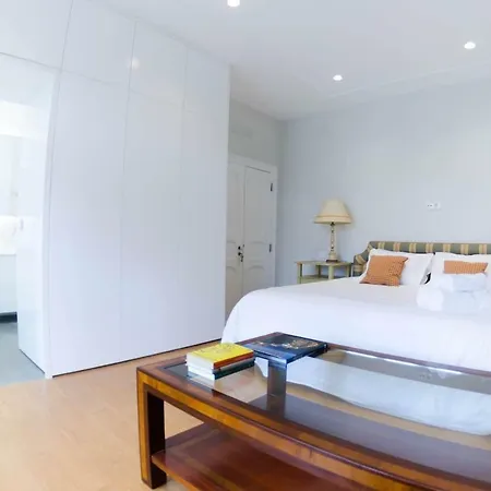 דירה Charming Light-filled Spacious ליסבון